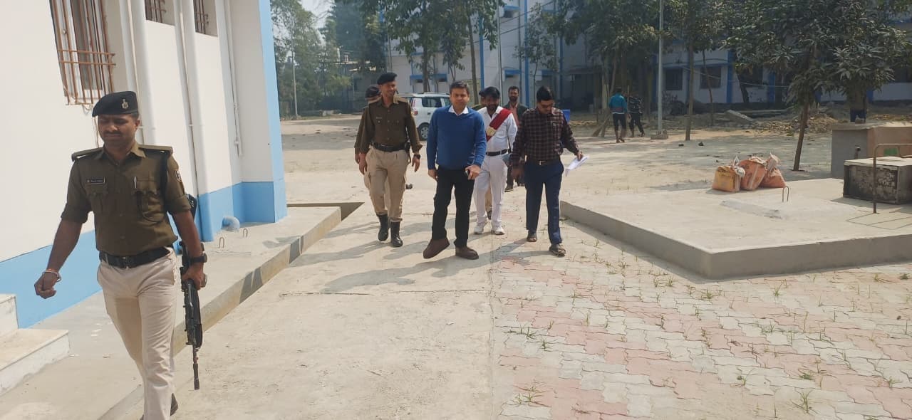 ईवीएम/वीवीपैट वेयर हाउस का डीएम ने किया निरीक्षण