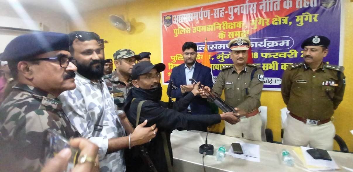 तीन लाख के इनामी नक्सली एरिया कमांडर सुरेश कोड़ा ने किया आत्मसमर्पण