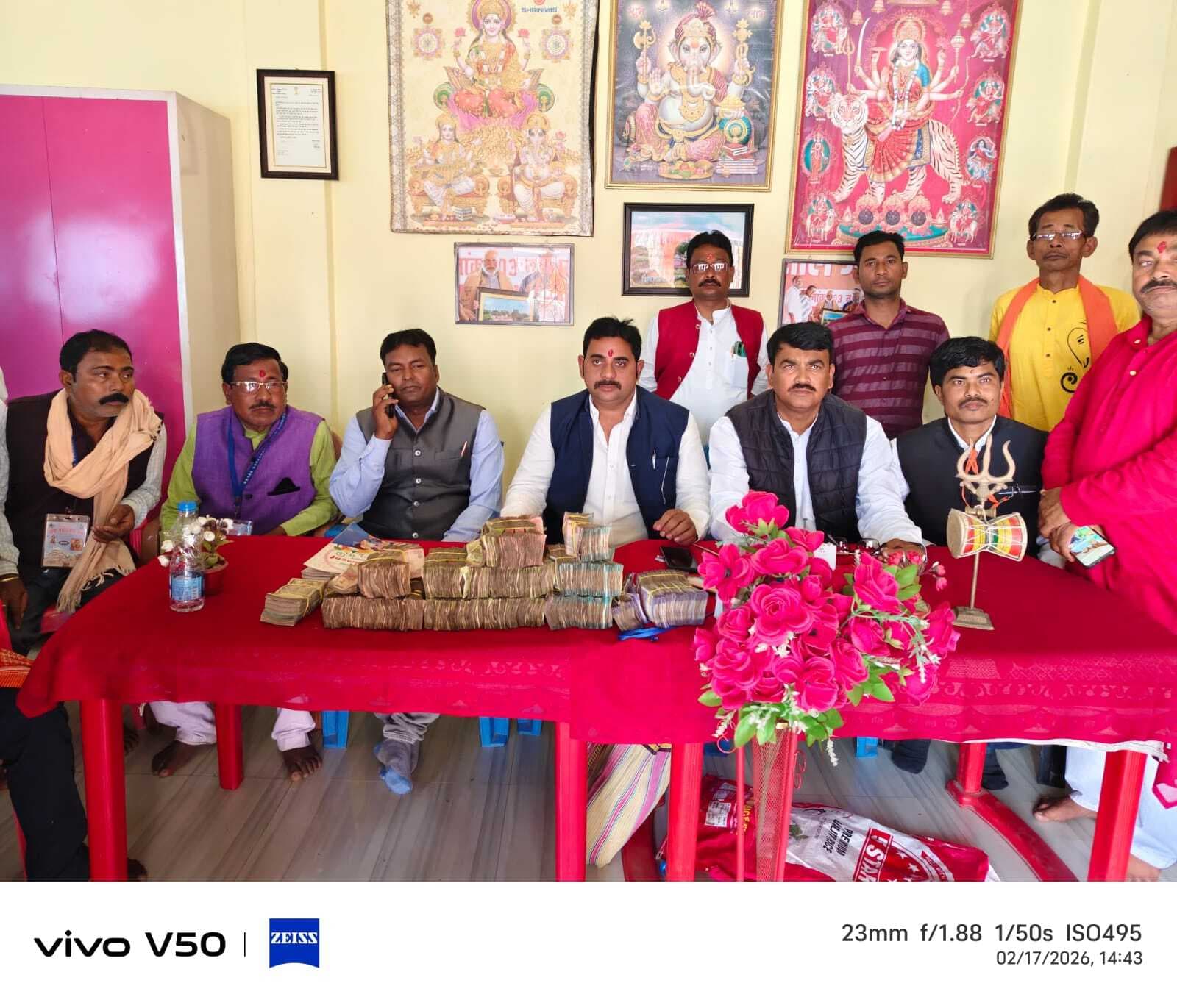 गोरखपुर धाम में महाशिवरात्रि पर श्रद्धालुओं ने दिल खोलकर की दान