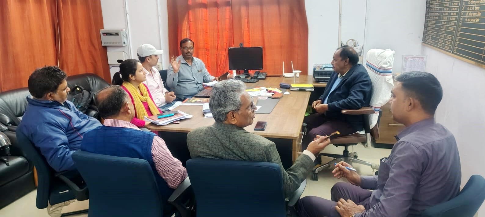 फाइलेरिया के नुकसान से अवगत करा के लोगों को खिलाये दवा