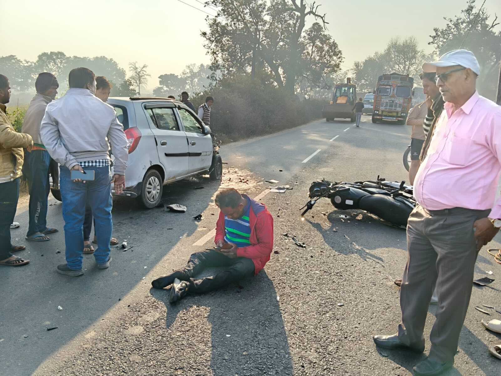 Giridih News :बाइक व कार की टक्कर में एक गंभीर