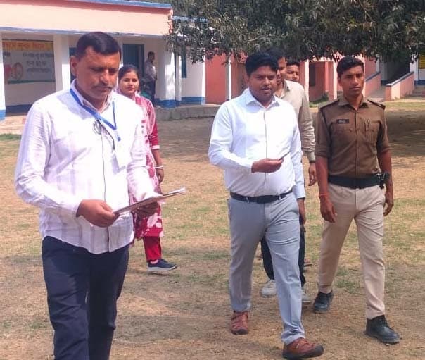मैट्रिक परीक्षा को लेकर प्रशासन सख्त, एसडीओ ने वीक्षकों को दी कड़ी हिदायत
