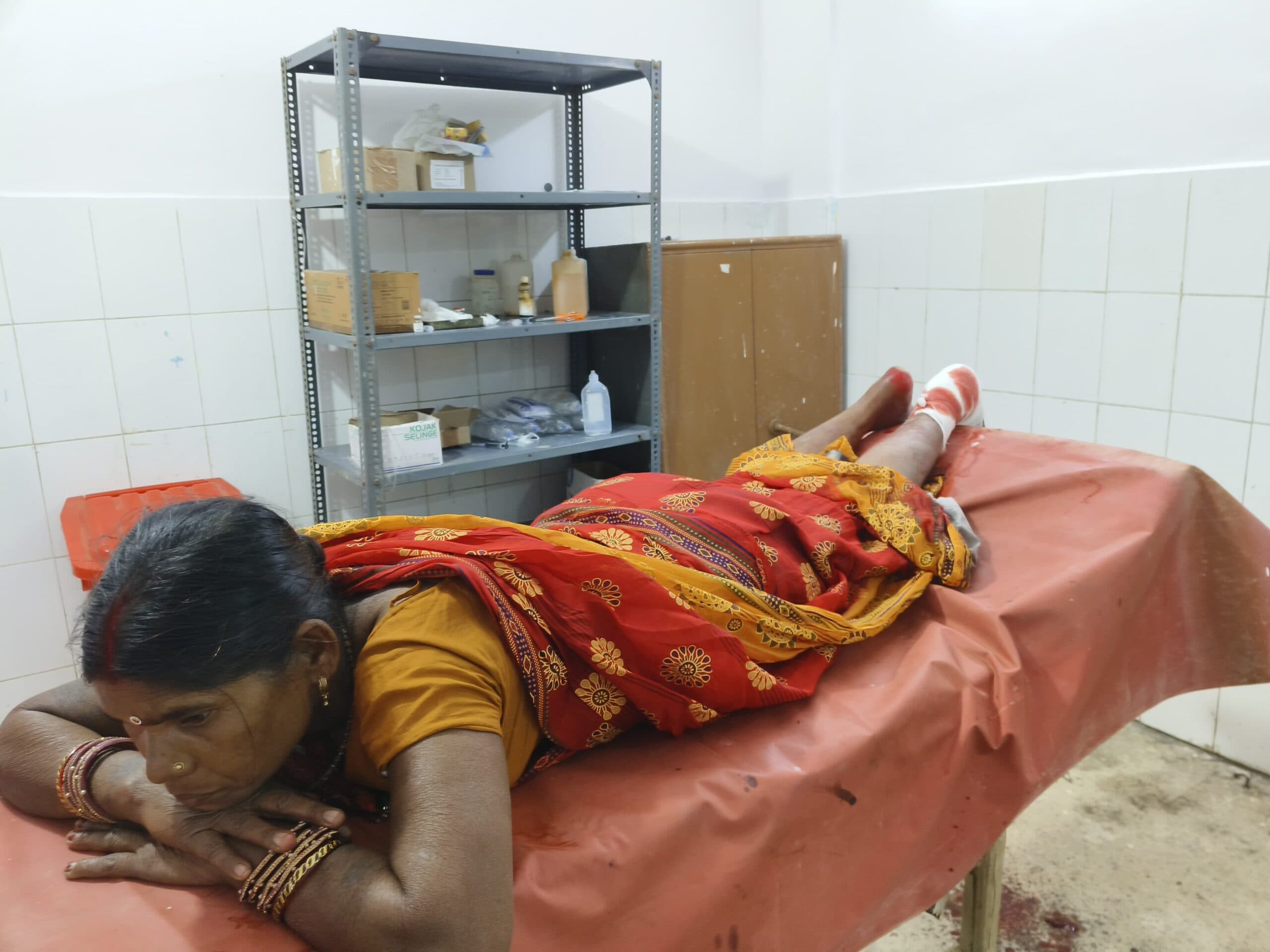 ई रिक्शा पलटने से तीन बहनें घायल, एक की हालत गंभीर