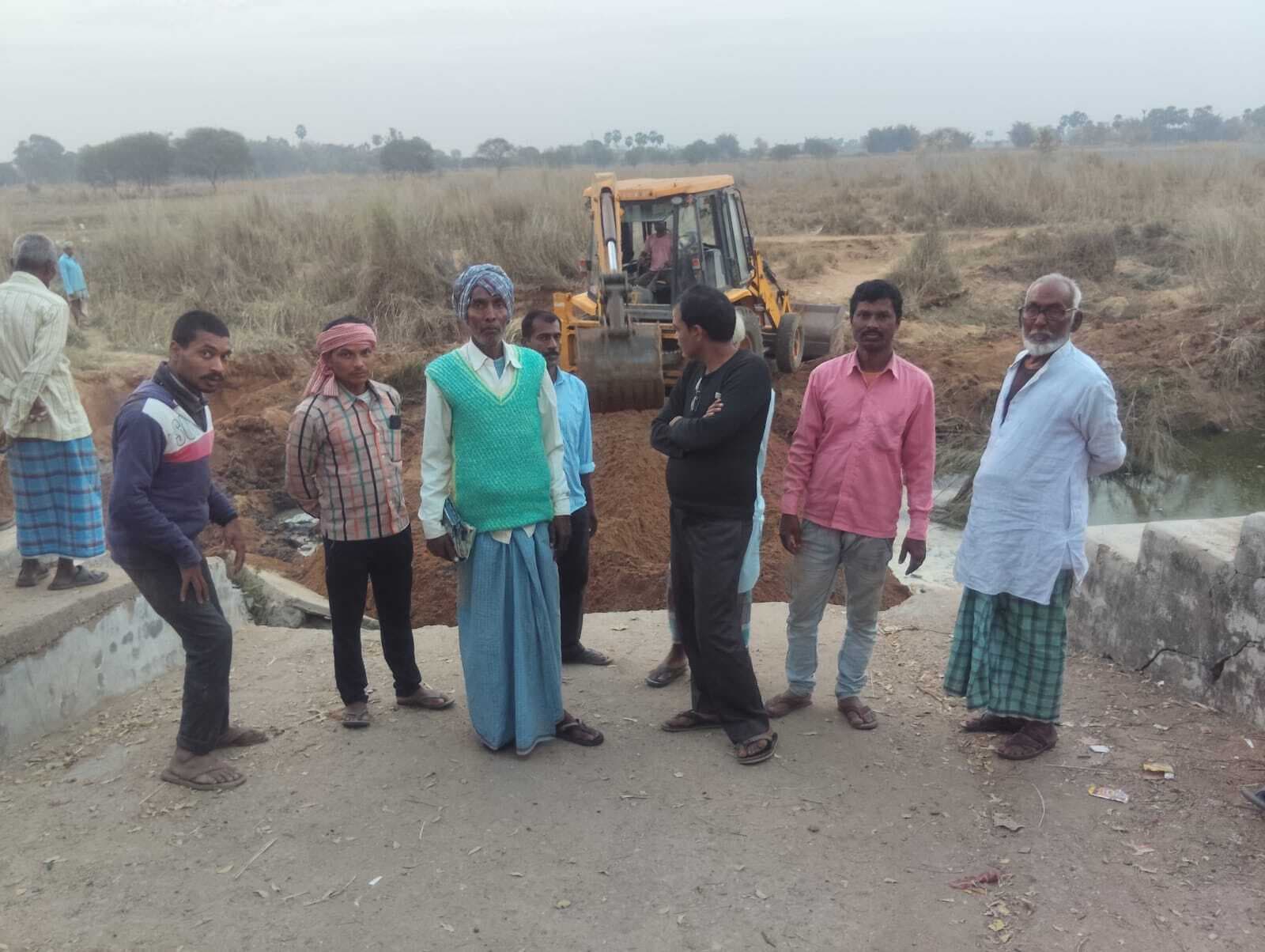 चीर नदी पार जाने का बना रास्ता, ग्रामीणों को मिली राहत