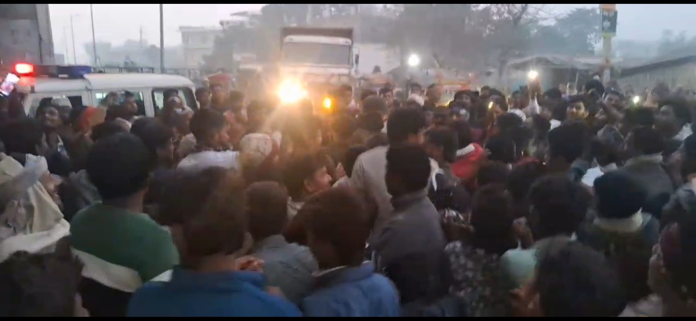 बच्चा चोर समझ महिला की जमकर कर दी पिटाई