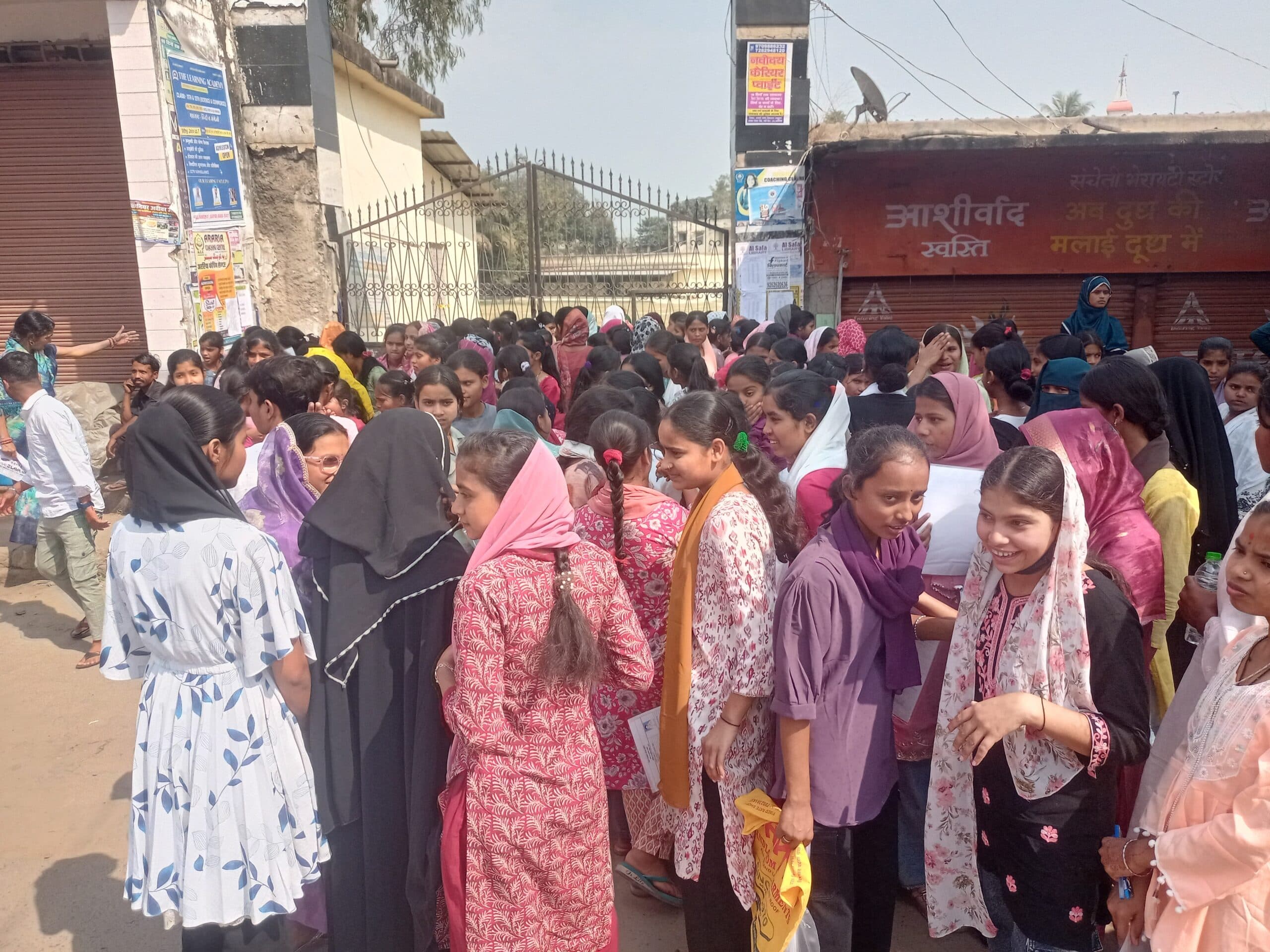 शांतिपूर्वक चल रही मैट्रिक की परीक्षा