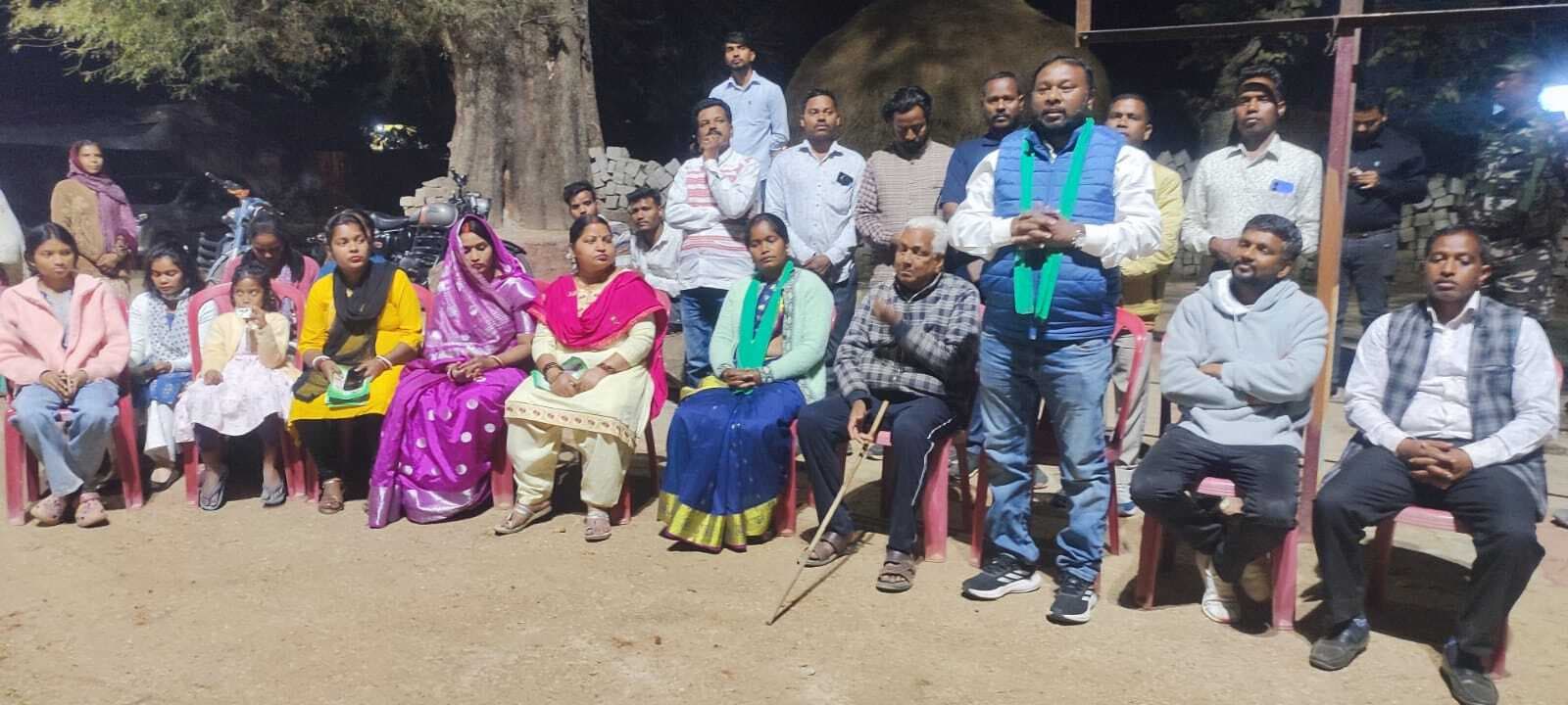 सोनम बागे के पक्ष में तोरपा विधायक ने किया जनसंपर्क