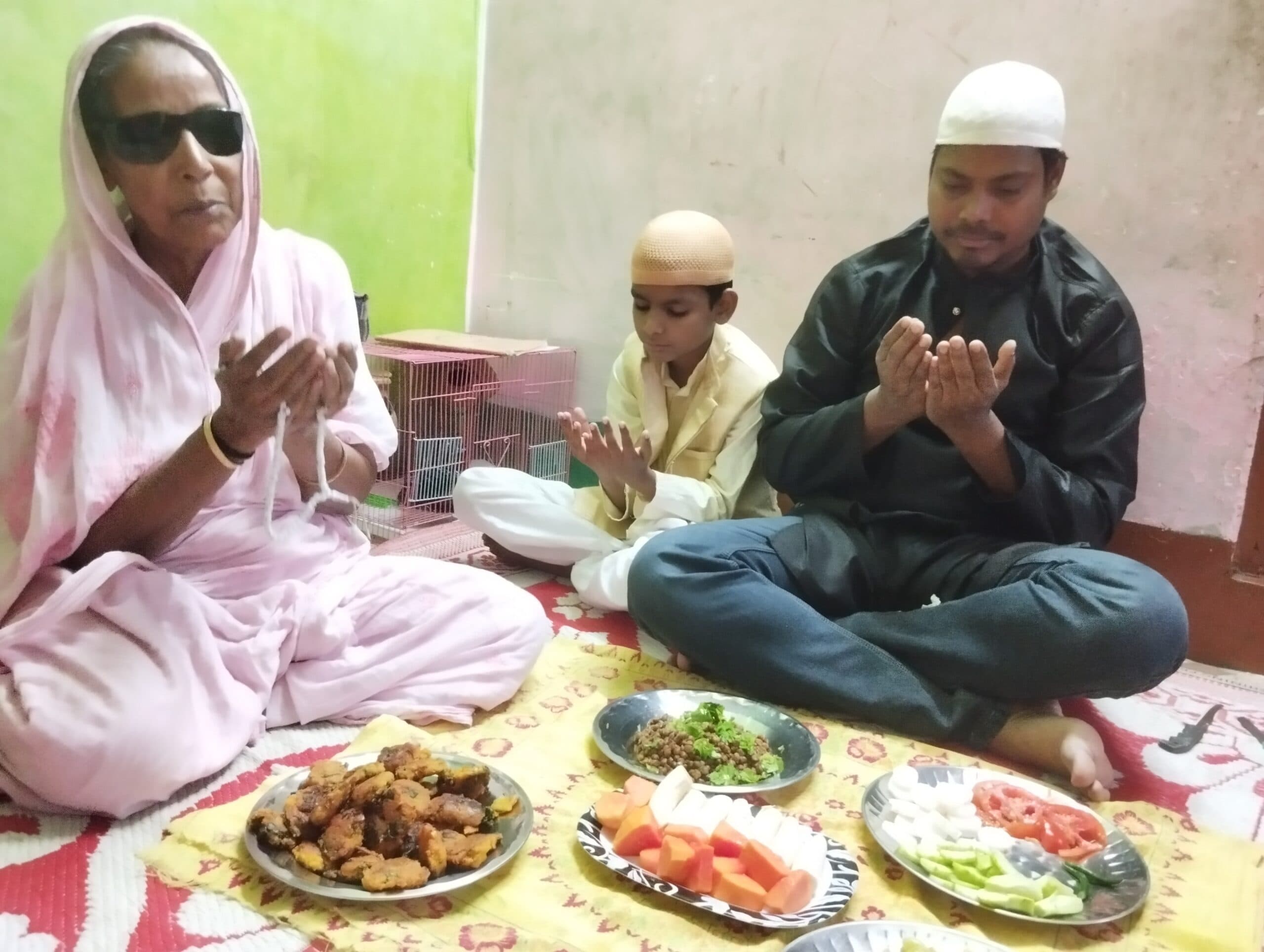 रमजानुल मुबारक का पाक महीना शुरू, रोजेदारों ने रखा पहला रोजा