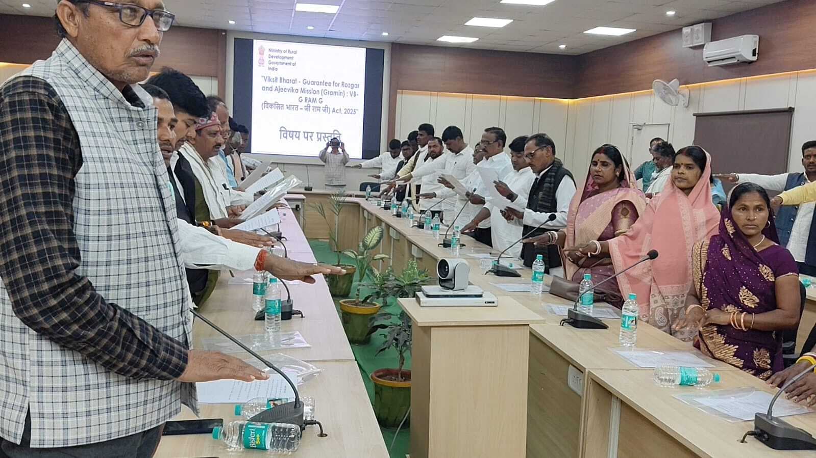 ग्रामीण रोजगार बढ़ाने को लेकर अधिकारी समेत मुखियाओं को मिली जानकारी