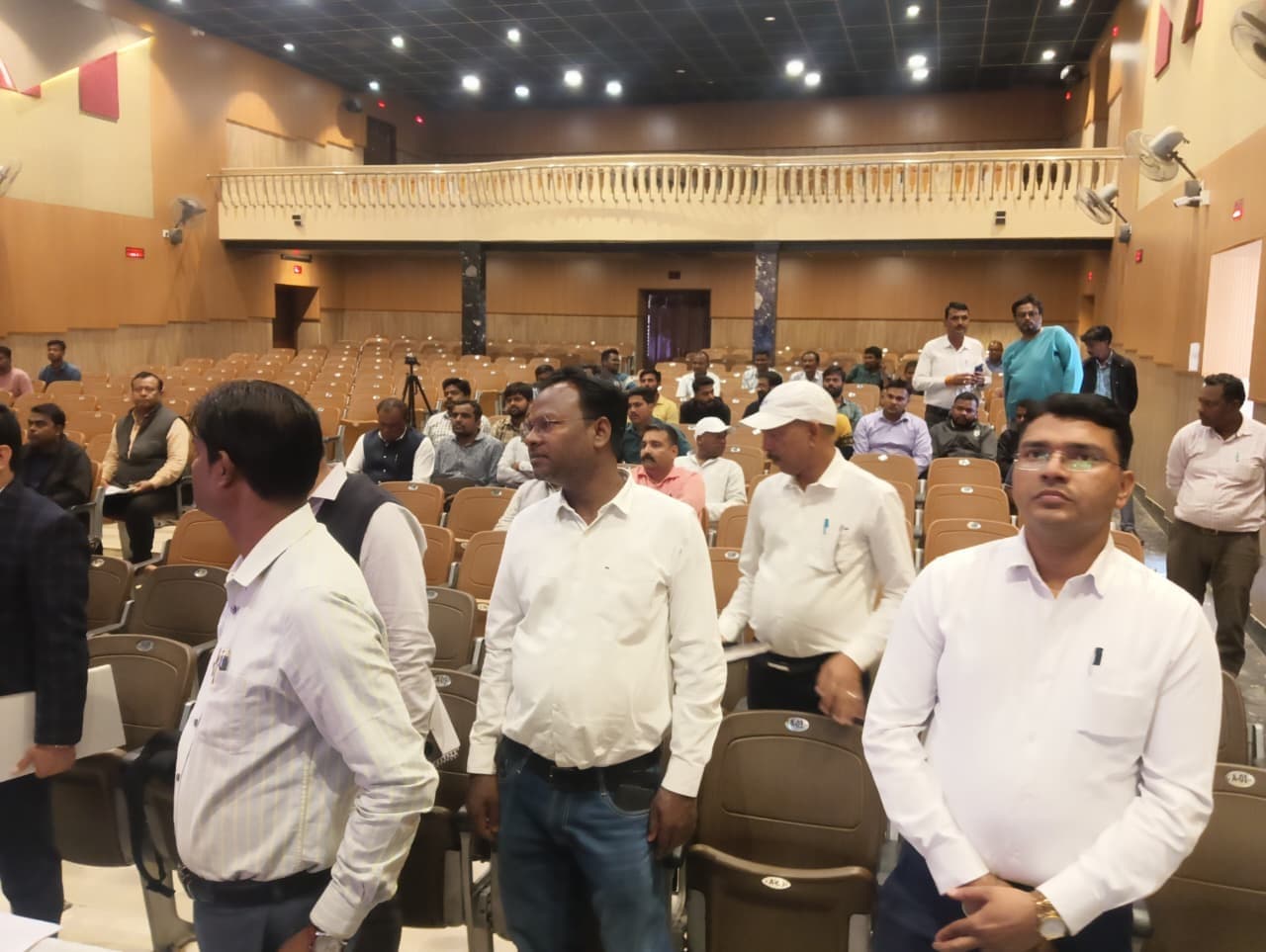 Chaibasa News : बिजली दर बढ़ोतरी का विरोध, आयोग बोला- सबके हित का ख्याल रखेंगे