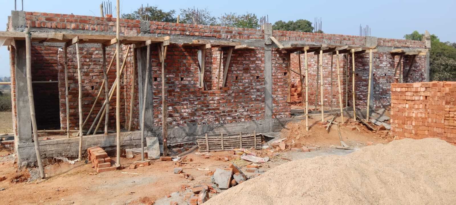 Giridih News :उच्च न्यायालय के आदेश पर पैक्स निर्माण कार्य पर सीओ ने लगायी रोक