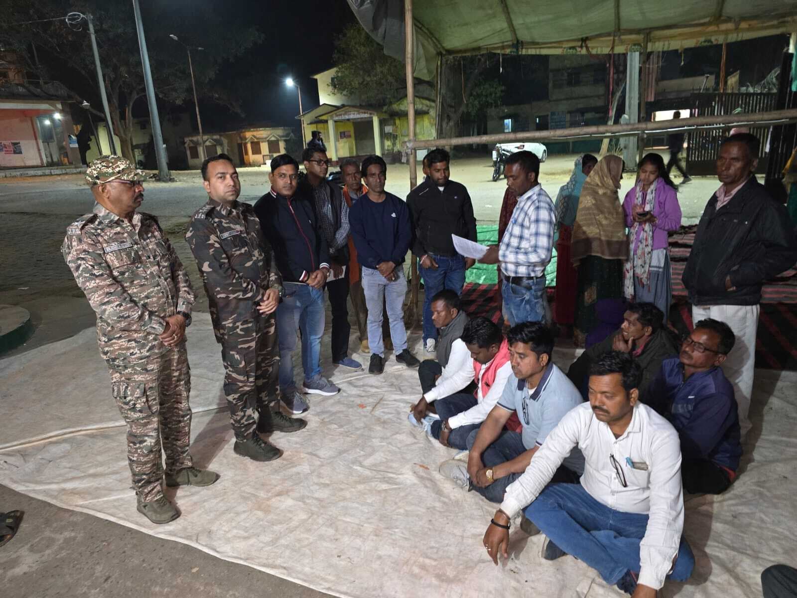 Giridih News :प्रशासन से वार्ता के बाद सऊदी अरब में मृत के परिजन का धरना समाप्त