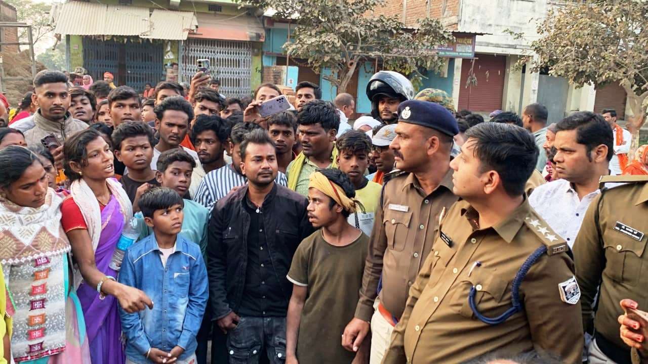 Bhagalpur news बकाया पैसा मांगने पर युवक की पिटाई से मौत, सड़क जाम