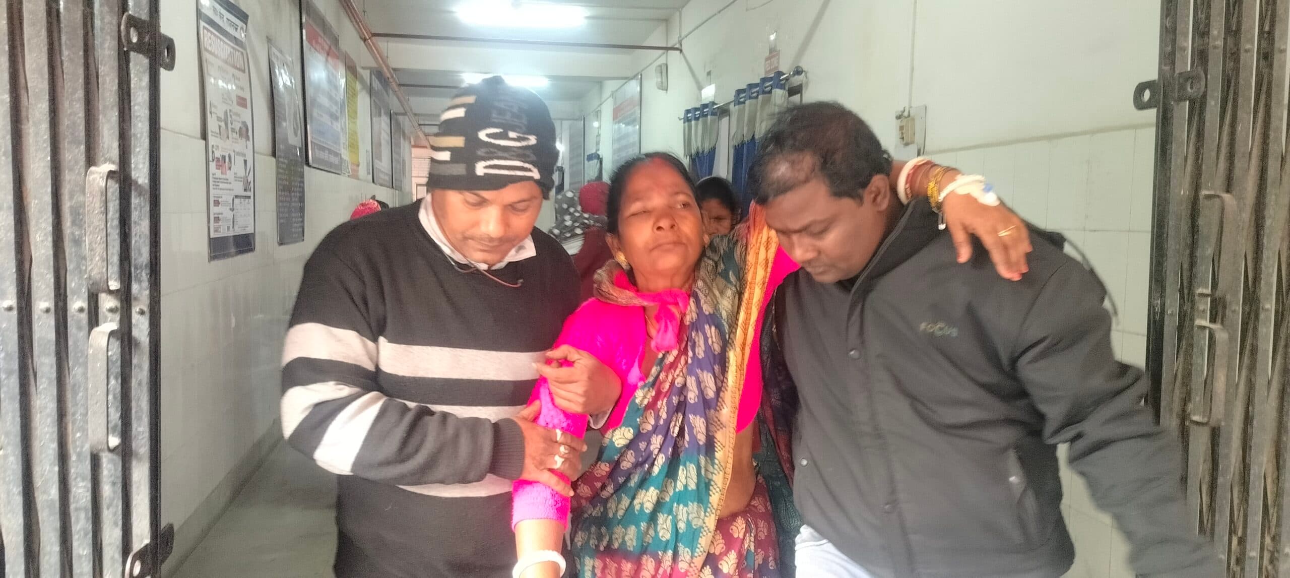 Seraikela Kharsawan News : वाहन के धक्के से पति की मौत, पत्नी गभीर