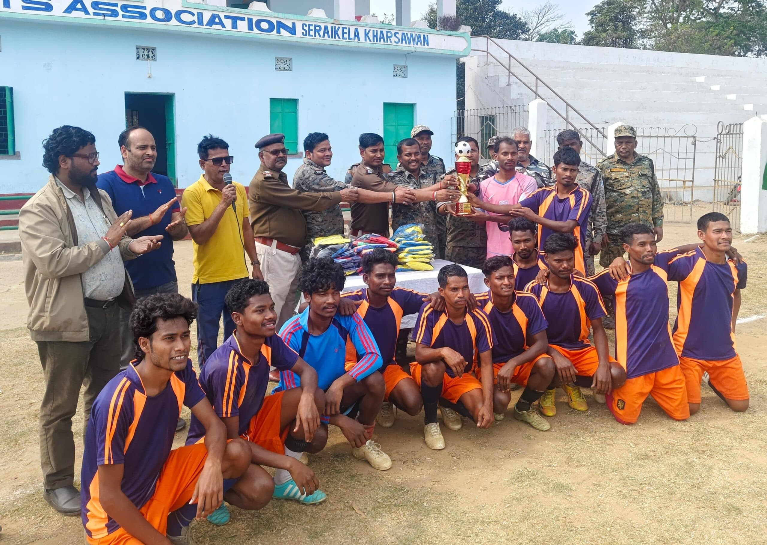 Seraikela Kharsawan News : हरिभंजा को हरा खरसावां की टीम बनी विजेता