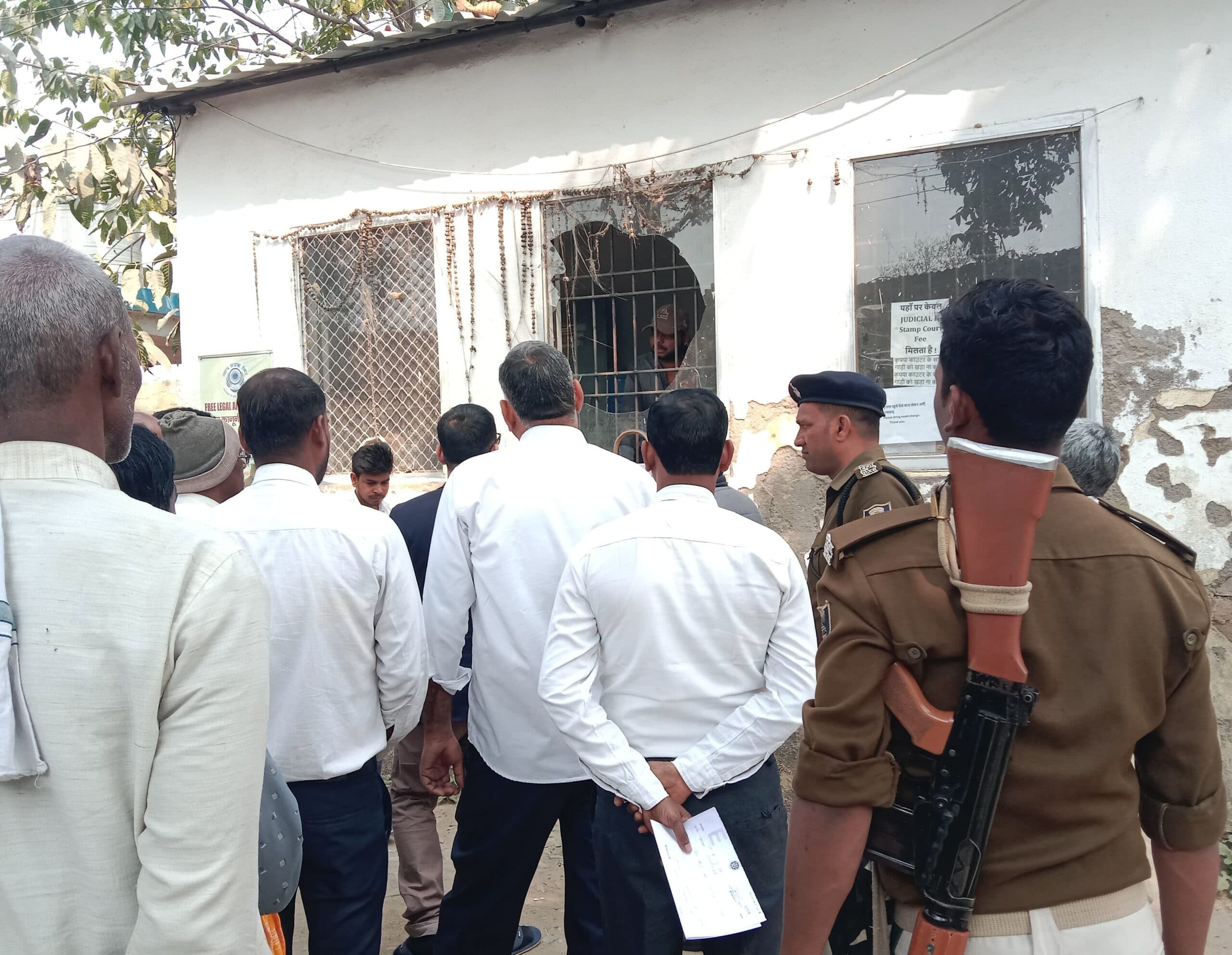 कोर्ट परिसर : एसीसी सेंटर में चोरी की कोशिश नाकाम, खिड़की का शीशा तोड़ा