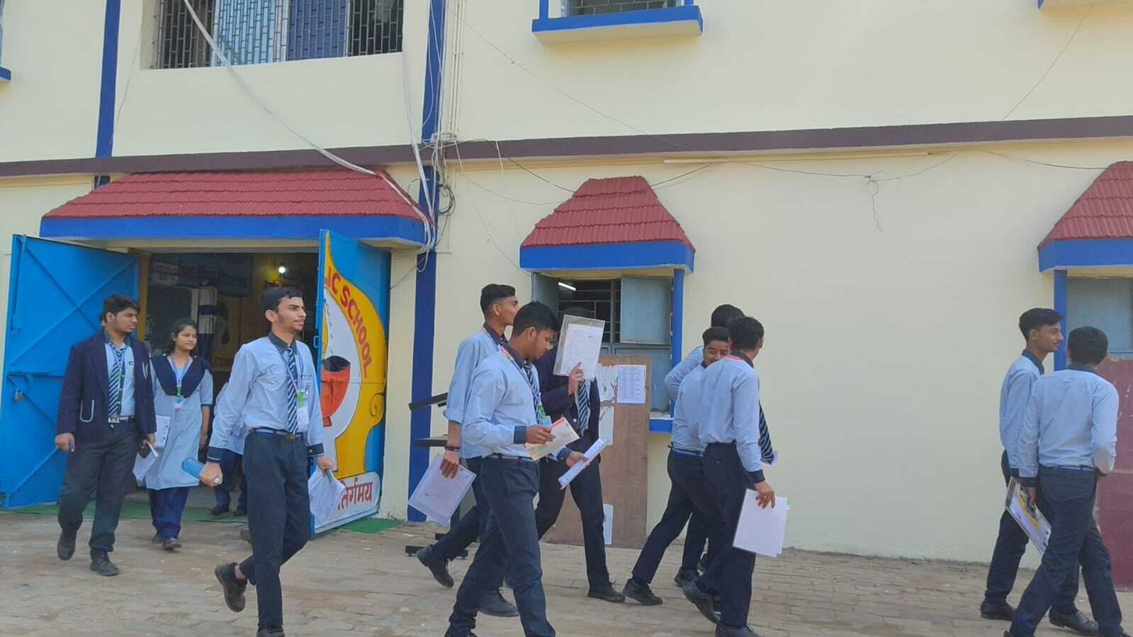 तीन परीक्षा केंद्रों पर सीबीएसई 12वीं ली गयी भौतिकी की परीक्षा