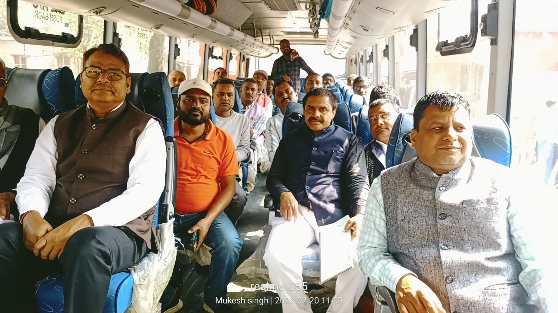 भ्रमण दर्शन कार्यक्रम के तहत रवाना हुआ पैक्स अध्यक्षों का जत्था