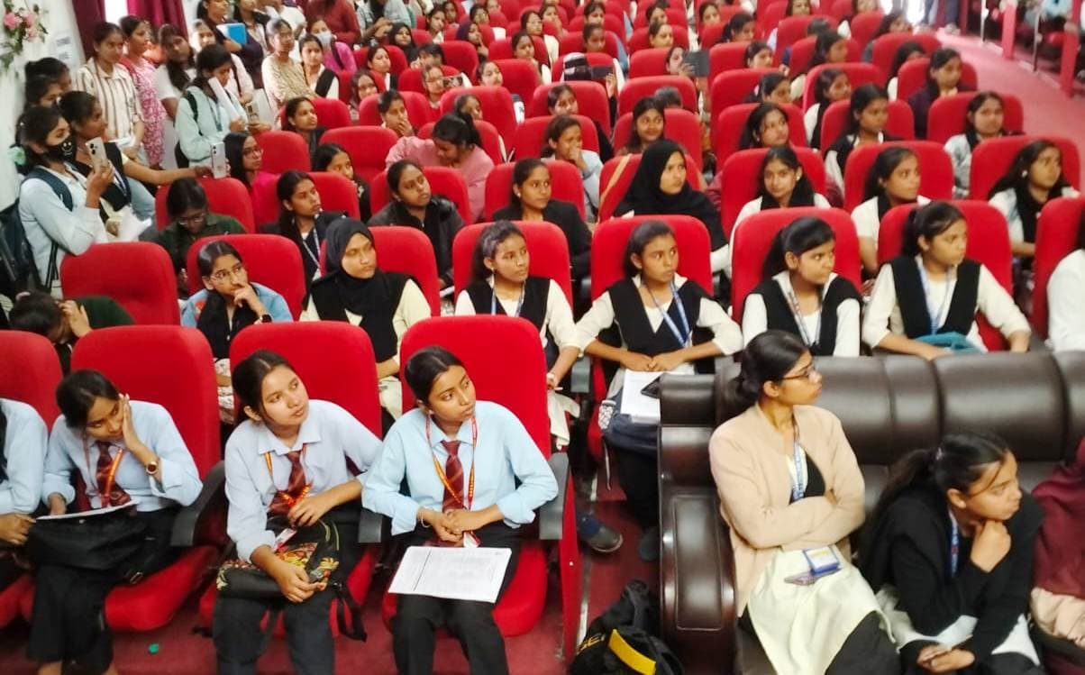 सॉफ्ट स्किल व डिजिटल स्केल करियर के विकास के लिए आवश्यक