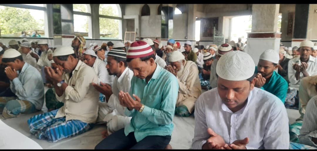 अकीदत के साथ रोजेदारों ने अदा की पहले जुमा की नमाज