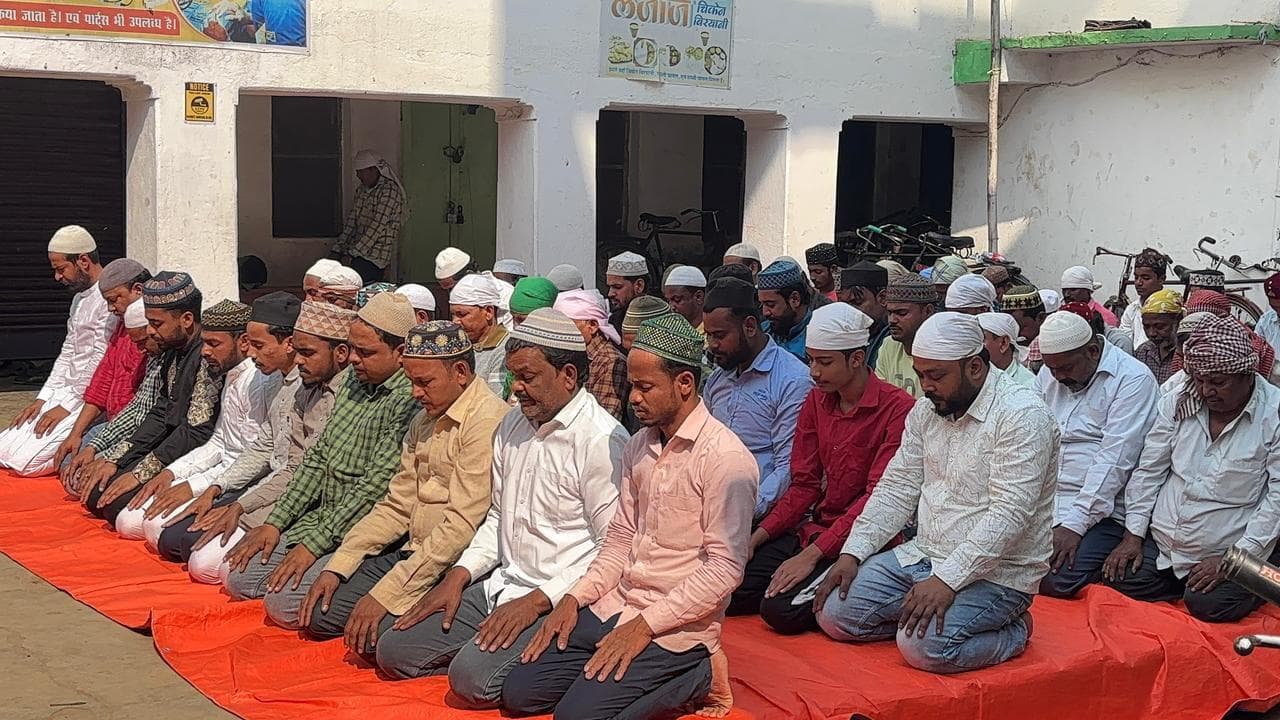 रोजेदारों ने अमन-चैन व बरकत की मांगी दुआ