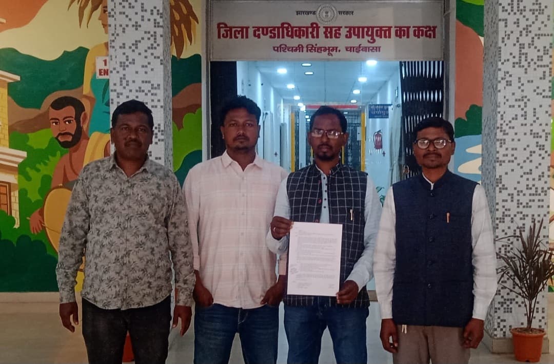 Chaibasa News : अनियमितता पर आक्रोश, 25 को सड़क जाम करेंगे ग्रामीण