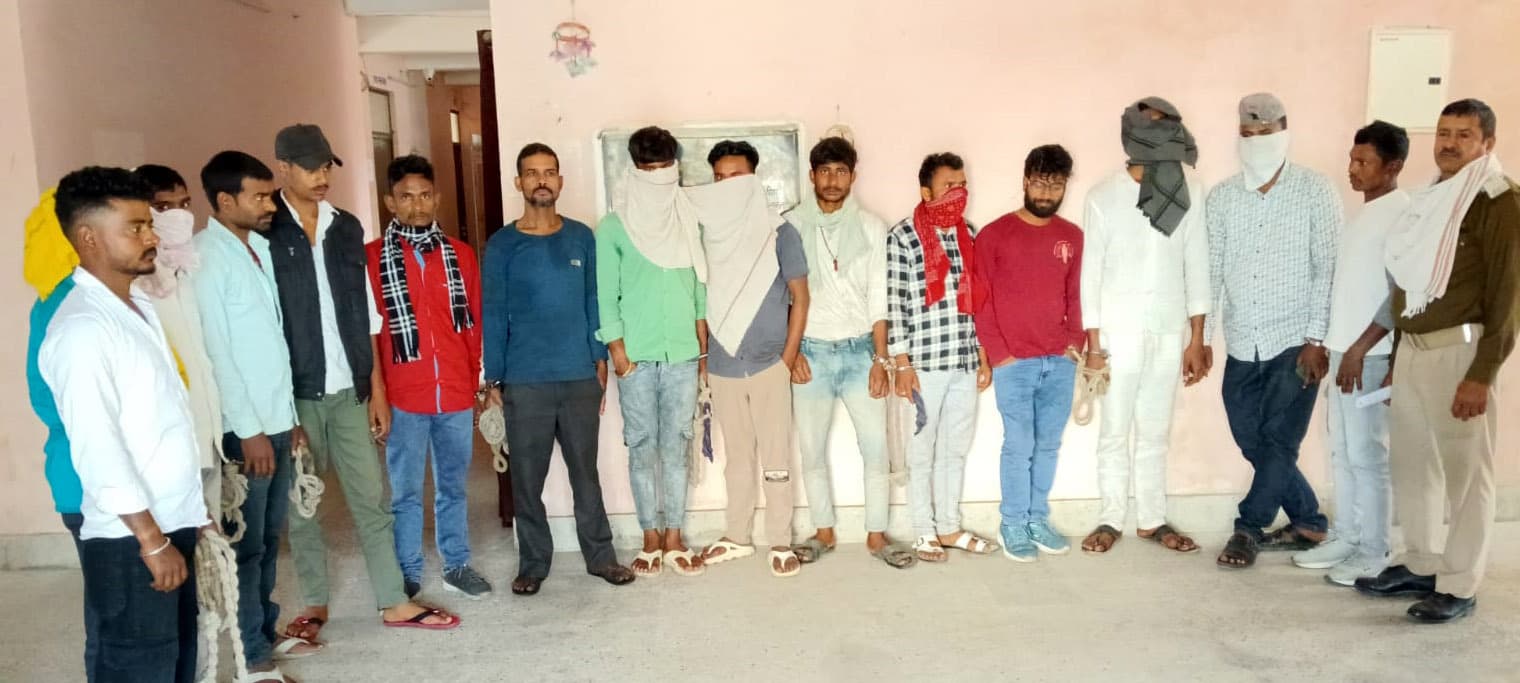 शराब के साथ दो तस्कर गिरफ्तार, दो फरार