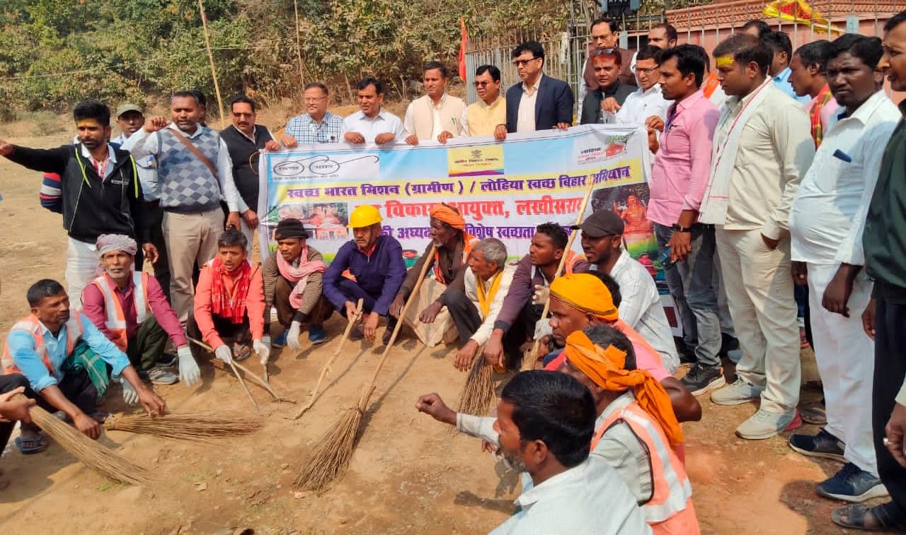 शृंगी ऋषि धाम में परिसर को किया स्वच्छ