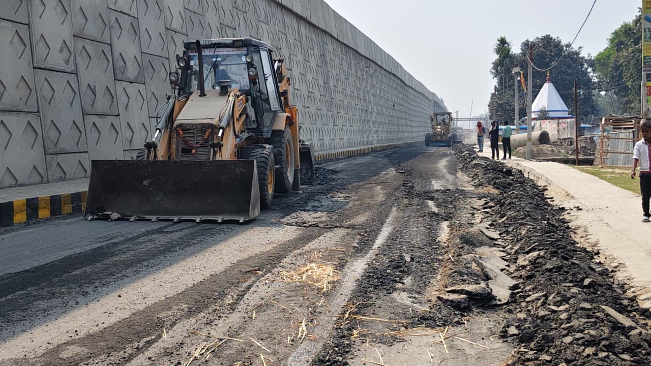 खबर का असर: सड़क का हुआ पुर्निमाण, लोगों में खुशी