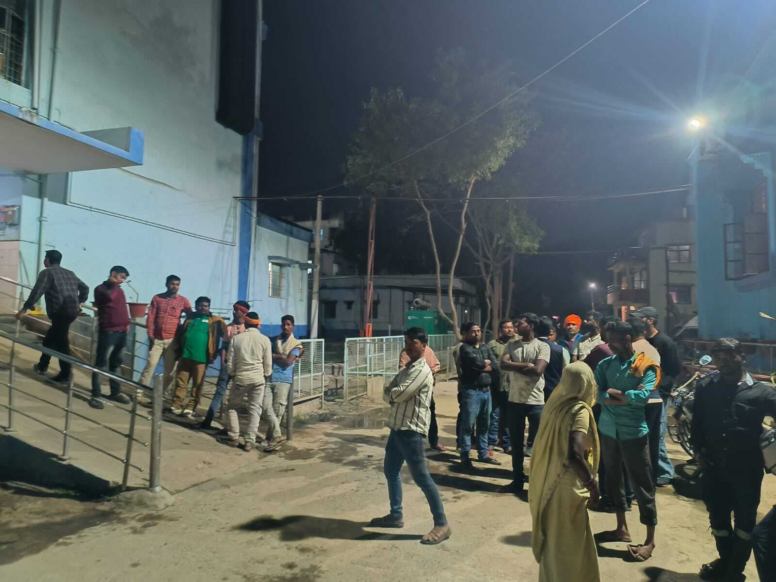 जीविका दीदी से छिनतई के दौरान बदमाशों ने तलवार से किया हमला, इलाजरत