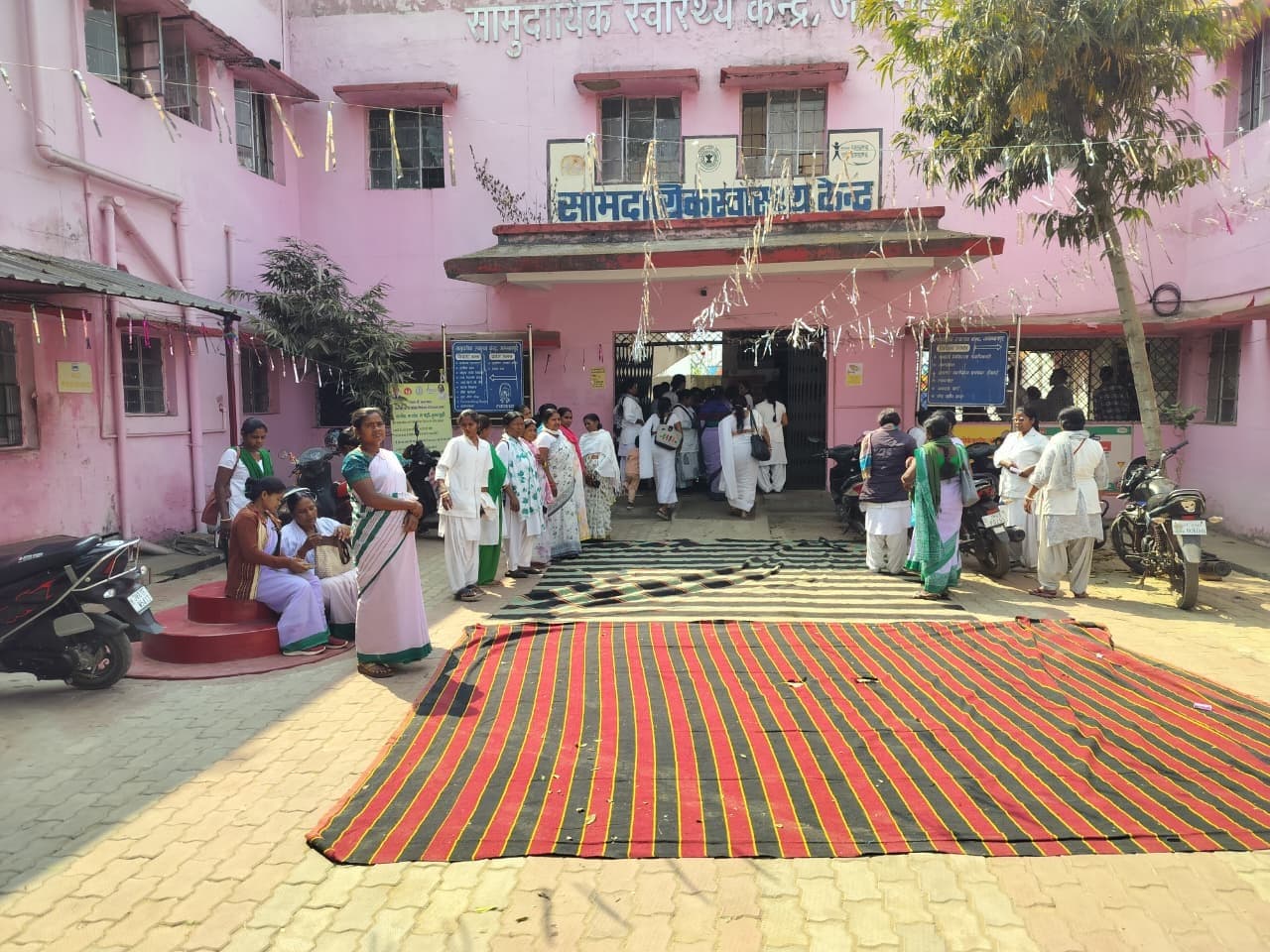 Chaibasa News : डॉक्टर व कर्मियों ने ओपीडी सेवा ठप की एसडीओ ने फटकारा, 5 घंटे बाद सेवा बहाल