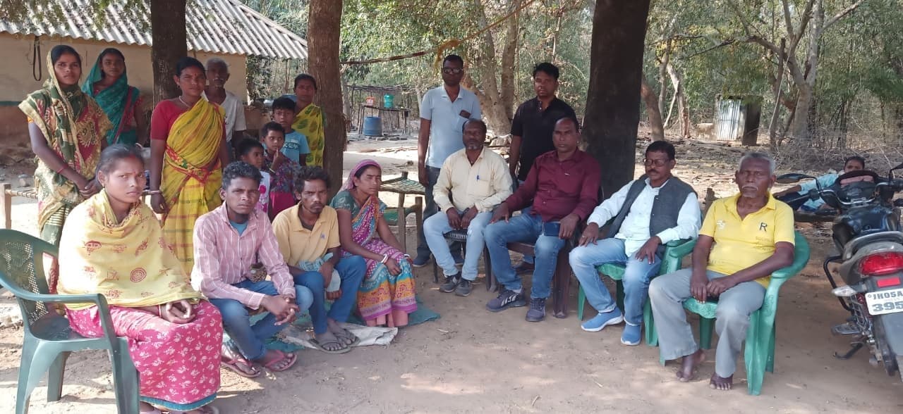 East Singhbhum News : गुजरात में बंधक बने धालभूमगढ़ के 18 मजदूर मुक्त, सुरक्षित घर लौटे