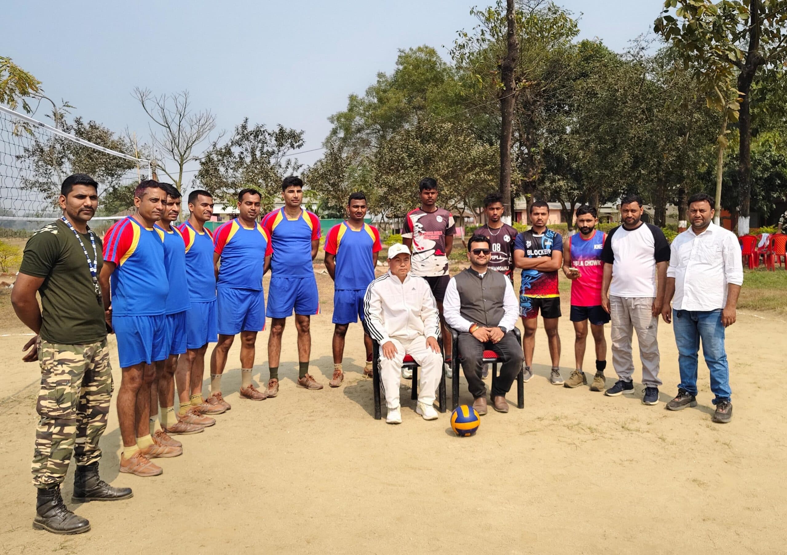 फ्रैंडली वॉलीबॉल मैच में दिघलबैंक की टीम ने एसएसबी को हराया