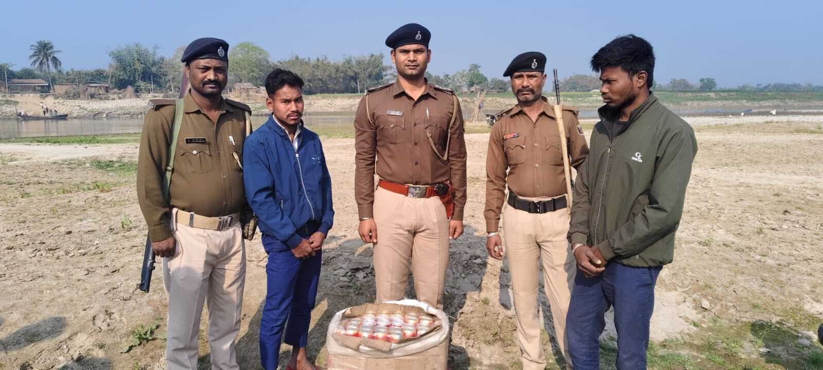 44 लीटर शराब के साथ दो तस्कर गिरफ्तार