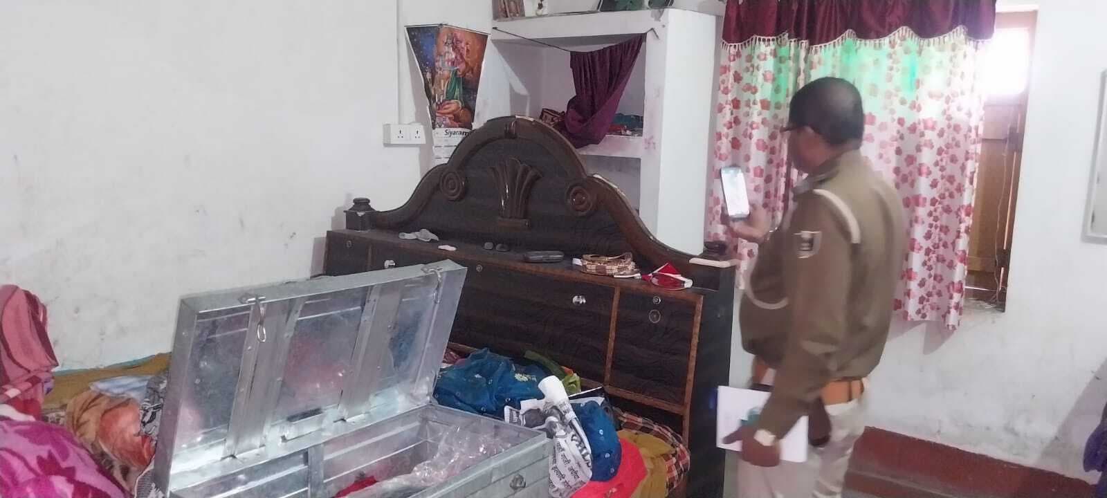 बंद घर से नकद व जेवरात की चोरी