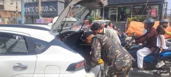 शहर की सीमाएं सील, चार प्रमुख स्थानों पर वाहनों की जांच तेज