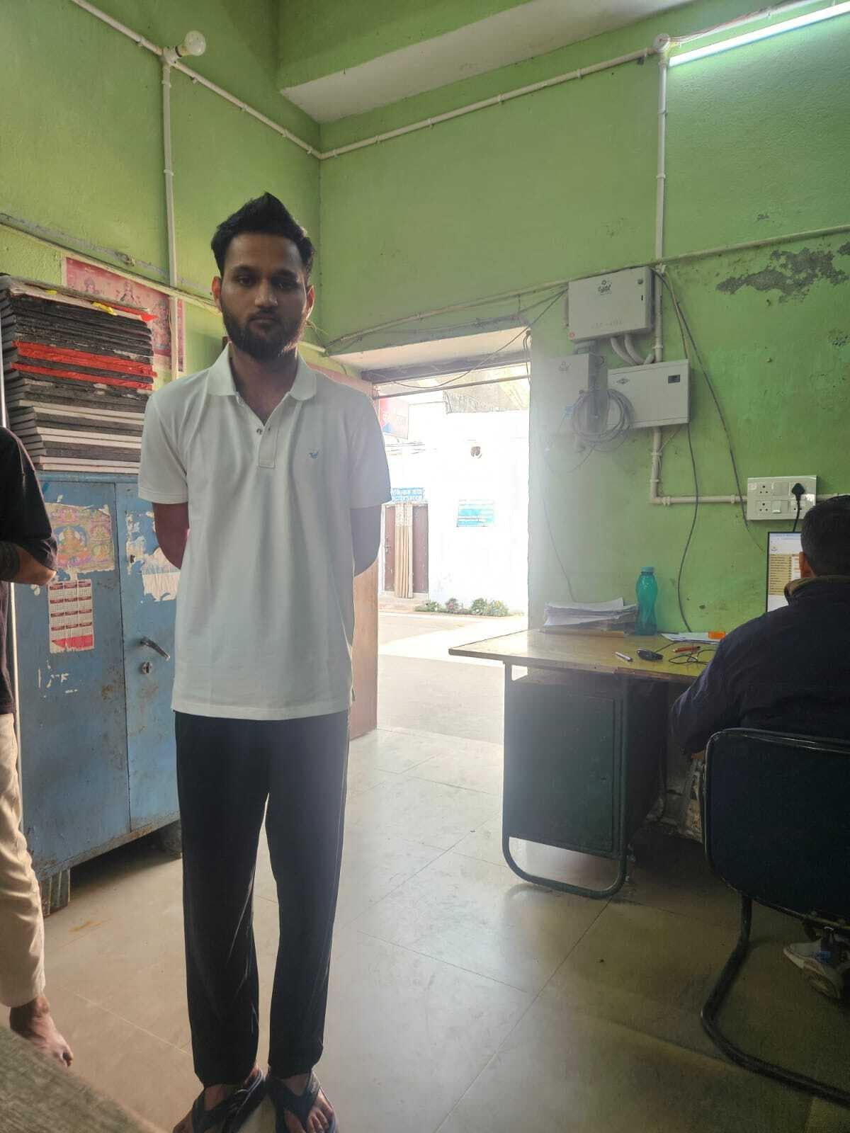 तनिष्क डकैती कांड का वांछित सूरज सारण में गिरफ्तार