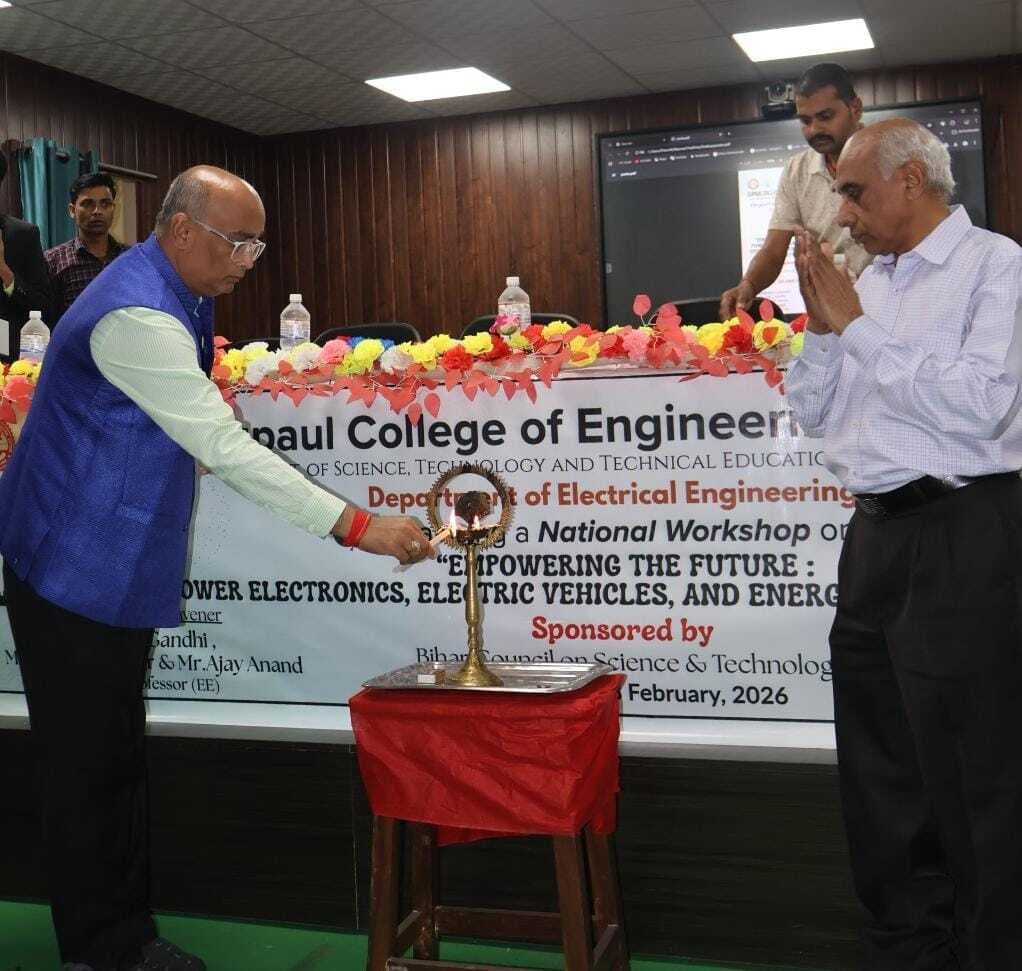 भविष्य की तकनीकी चुनौतियों के लिए छात्र रहें तैयार