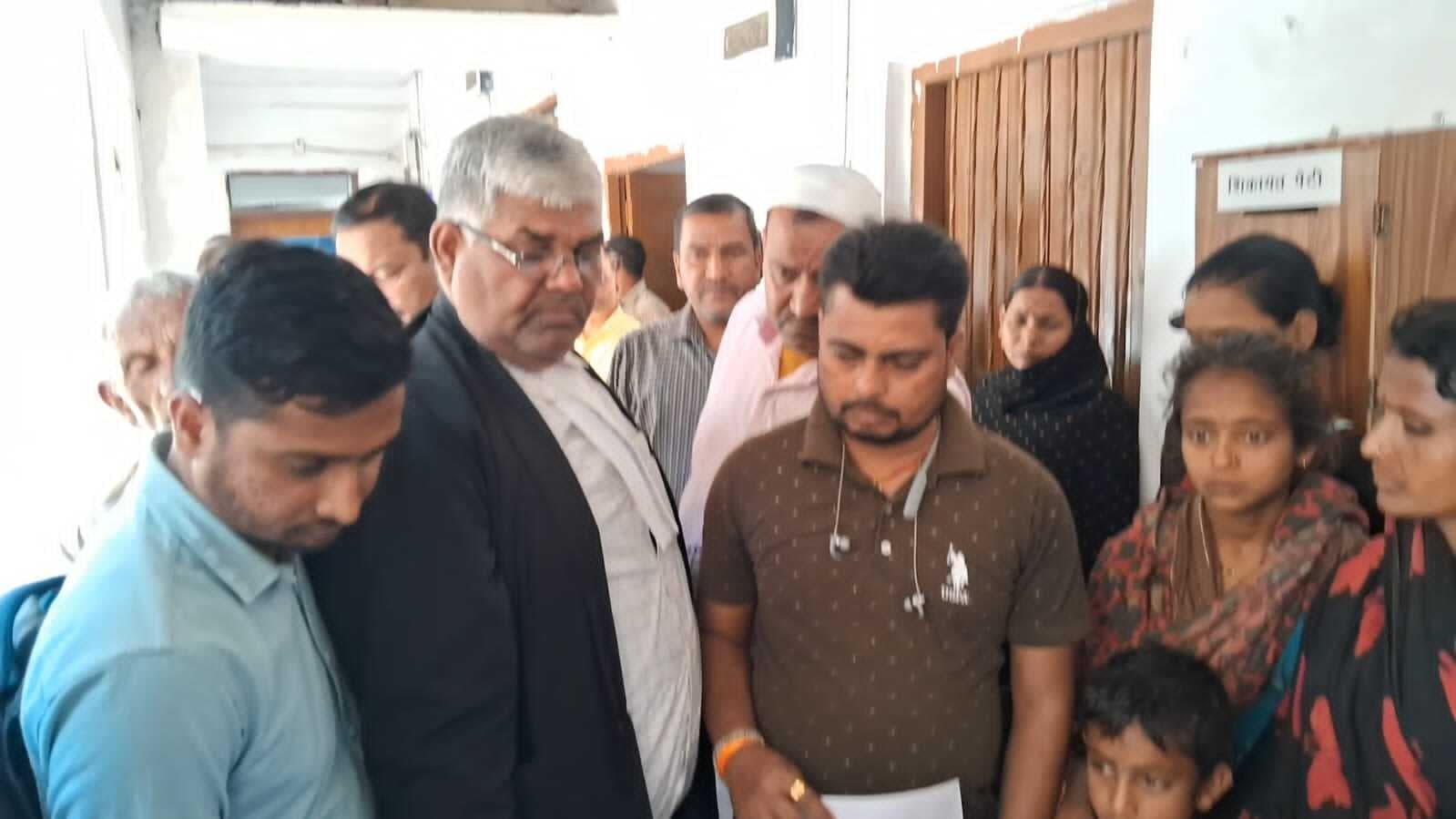 हथियारबंद अपराधियों ने अधिवक्ता से बाक व नकदी लूटी