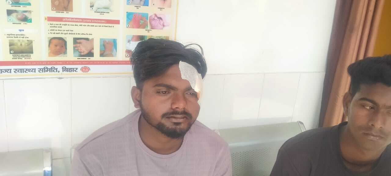 सड़क दुर्घटना में बाइक सवार दो लोग जख्मी