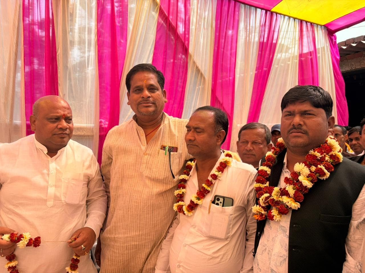 निर्विरोध चुने गए अलौली जदयू प्रखंड अध्यक्ष रूपेश कुमार, कार्यकर्ताओं ने दी बधाई