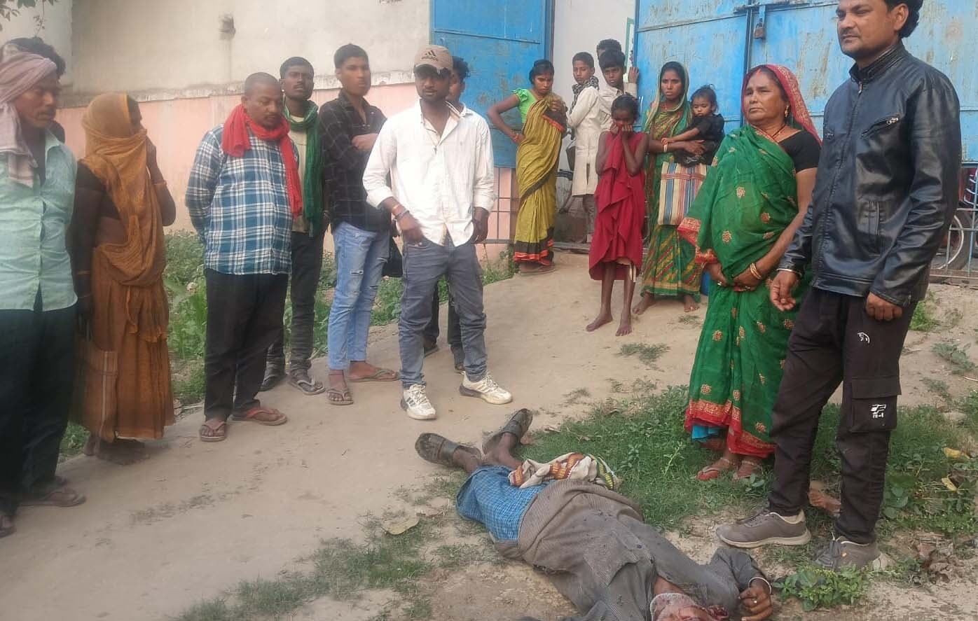 मछलीपट्टी में चलते-चलते बुजुर्ग की अचानक हुई मौत, मची अफरातफरी