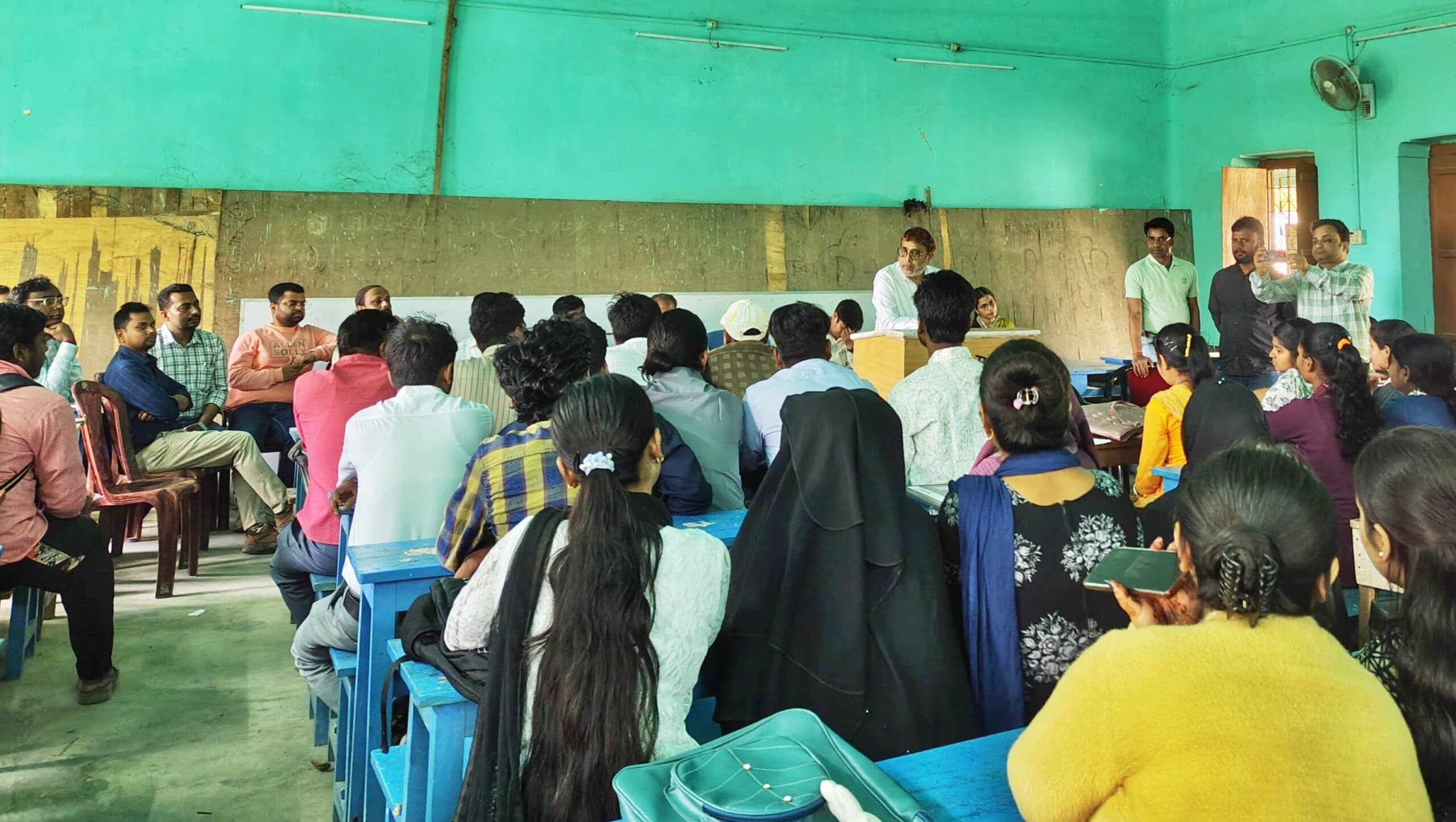 छात्र-छात्राओं को इंटर्नशिप के सिलेबस की विस्तार से दी जानकारी