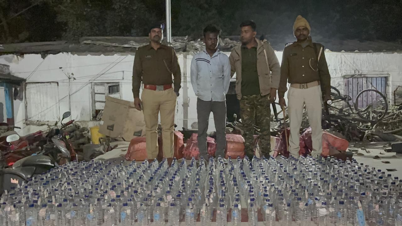 दो अलग-अलग जगहों पर 1410 बोतल नेपाली शराब बरामद, एक तस्कर गिरफ्तार, ऑटो जब्त