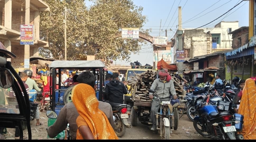 सोनो की मुख्य सड़कों की स्थिति गली जैसी, अतिक्रमण से लोग परेशान