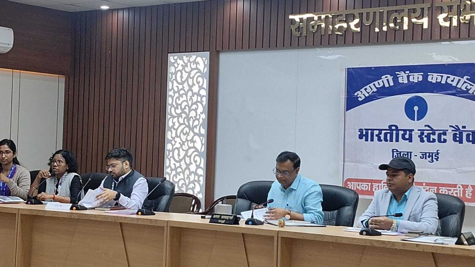 प्राथमिकता क्षेत्रों में बैंकों को ऋण वितरण बढ़ाने का निर्देश