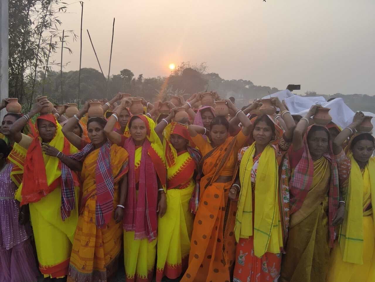 नोखोला गांव में दो दिवसीस हरिनाम संकीर्तन का हुआ शुभारंभ