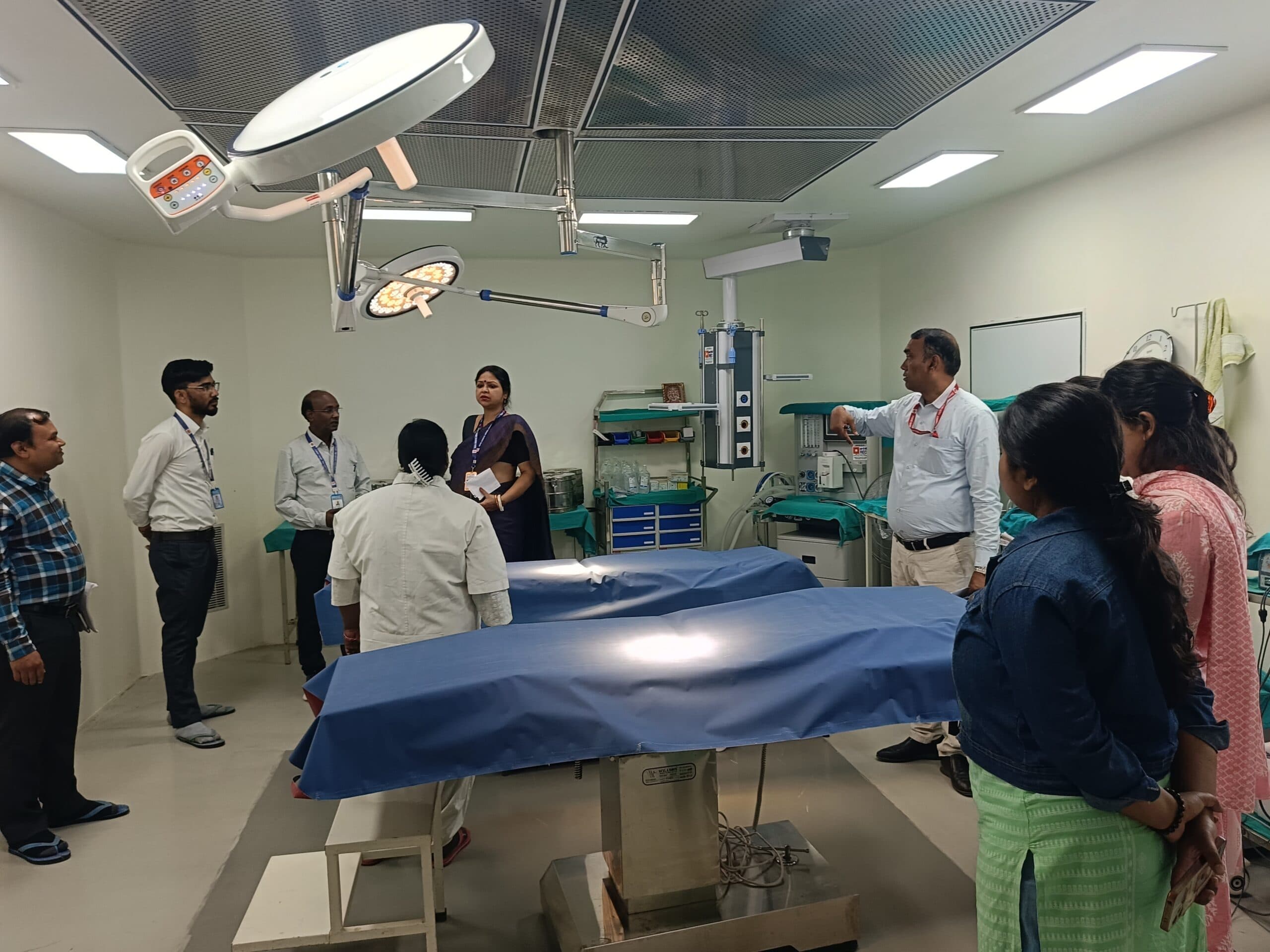 दो सदस्यीय टीम ने सामुदायिक स्वास्थ्य केंद्र का किया निरीक्षण