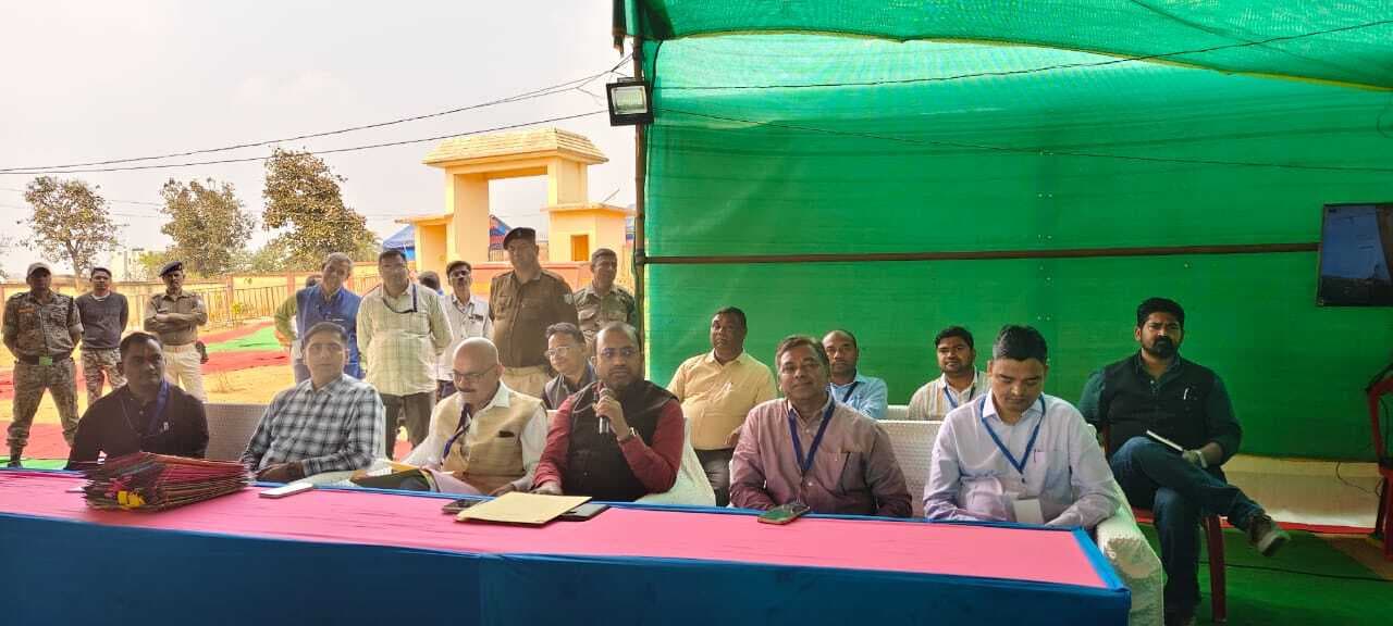 ऑब्जर्वर ने अध्यक्ष व वार्ड पार्षद पद के प्रत्याशियों के साथ की बैठक