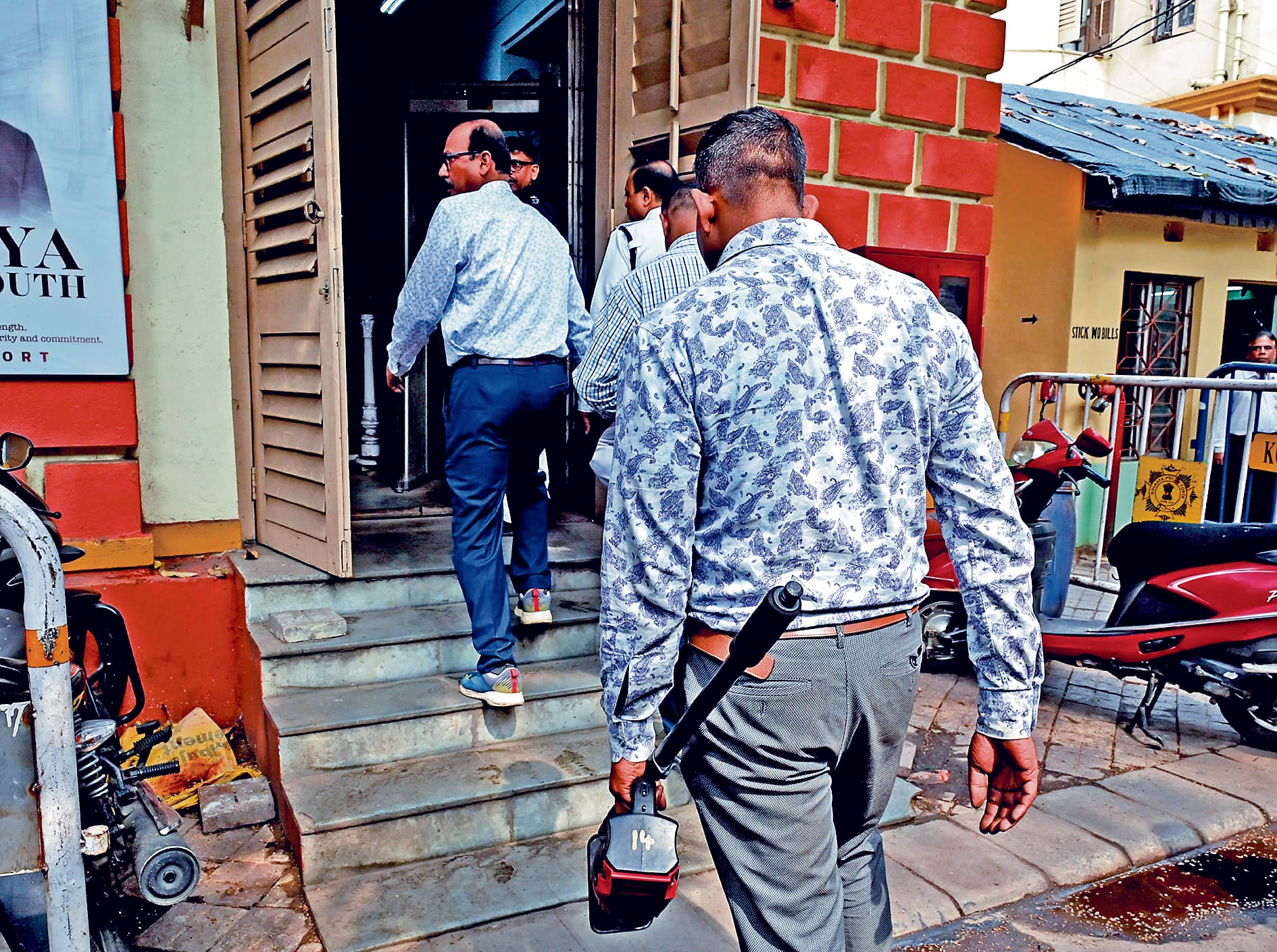 बैंकशाल कोर्ट समेत छह अदालतों को बम से उड़ाने की धमकी, हड़कंप